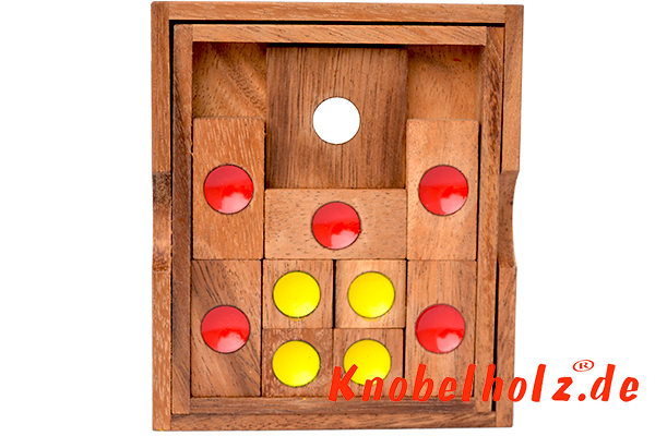 Khun Pan large, Escape Schiebespiel, in einer Holzbox tolles Schiebespiel für einen Spieler in Maßen 14,7 x 12,2 x 2,8 cm , khun pan samanea wooden game