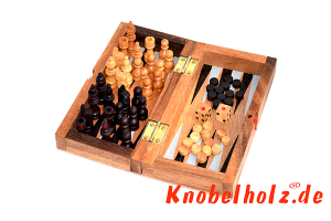 Backgammon Würfelspiel mit Schach als Spielebox in einem Strategiespiel und Unterhaltungsspiel mit den Maßen 17,8 x 18,4 x 2,5 cm
