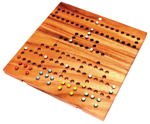 Barricade Blockade Würfelspiel in einem Klappbrett aus Holz Xlarge 35,0 x 35,0 x 3,5 cm, Knobelholz Würfelspiel für 4 Spieler 