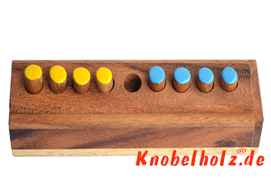 Changing Four ein Spiel für 1 Spieler aus Monkey Pod Holz mit den Maßen 3,5 x 15,5 x 3,5 cm
