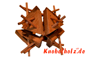 Crossing Triangle Puzzle aus Holz brain teaser als Holzkonstruktion in den Maßen 12,5 x 12,5 x 12,5 cm, monkey pod puzzle