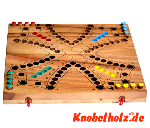 Tock Tock Game, ein Unterhaltungsspiel mit einem Romme Blatt in den Maßen 25,8 x 25,8 x 2,5 cm Tock Samanea Holz Spielbrett