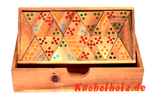 Triomino das Dreiecks Domino spielen mit mehreren Personen...schön aufgepasst jetzt müssen immer 2 zahlen pro Seite zueinander passen.