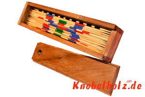 Beim Spiel Mikado ist Geschicklichkeit gefragt.....nehme einen Stab auf ohne das sich ein anderer bewegt oder wackelt...