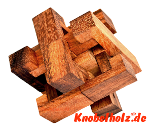Trap Lock Puzzle ist ein Interlock 3d Holzpuzzle für lange Abende mit dem Puzzle in den Maßen  7,8 x 7,8 x 7,8 cm samanea wooden game monkey pod