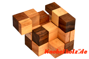 Snake Cube Box Puzzle Half Stone Cube Puzzle in den Maßen  9,8 x 7,5 x 10,0 cm samanea wooden brainteaser 